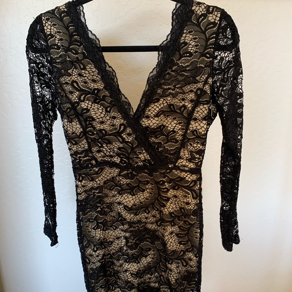 Lace bodycon dress with lining